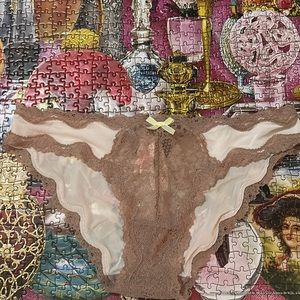 VS size S lace in tan with beige